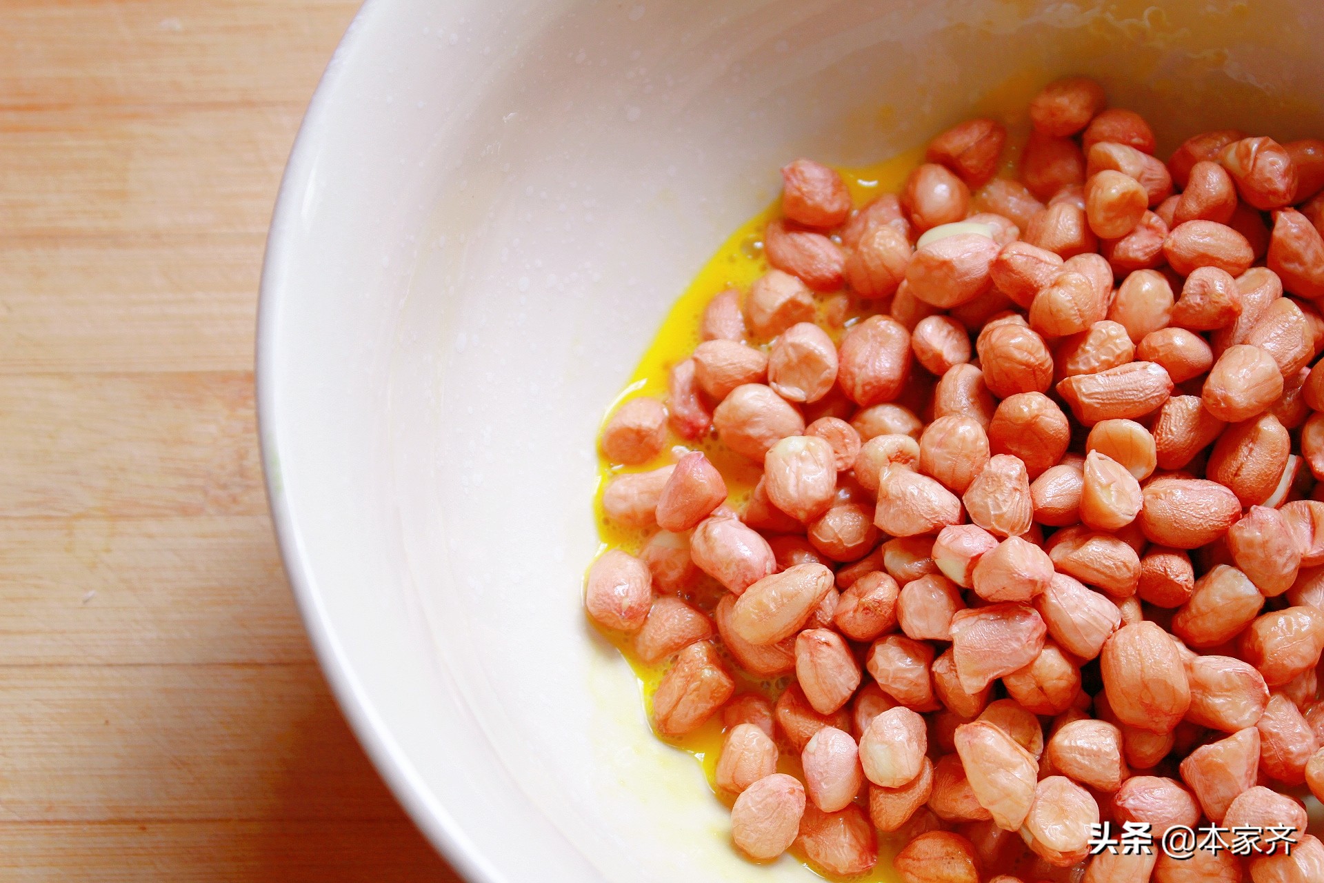 蛋酥花生米的做法，一個雞蛋一碗麵粉，好吃好做，一口一個真是香