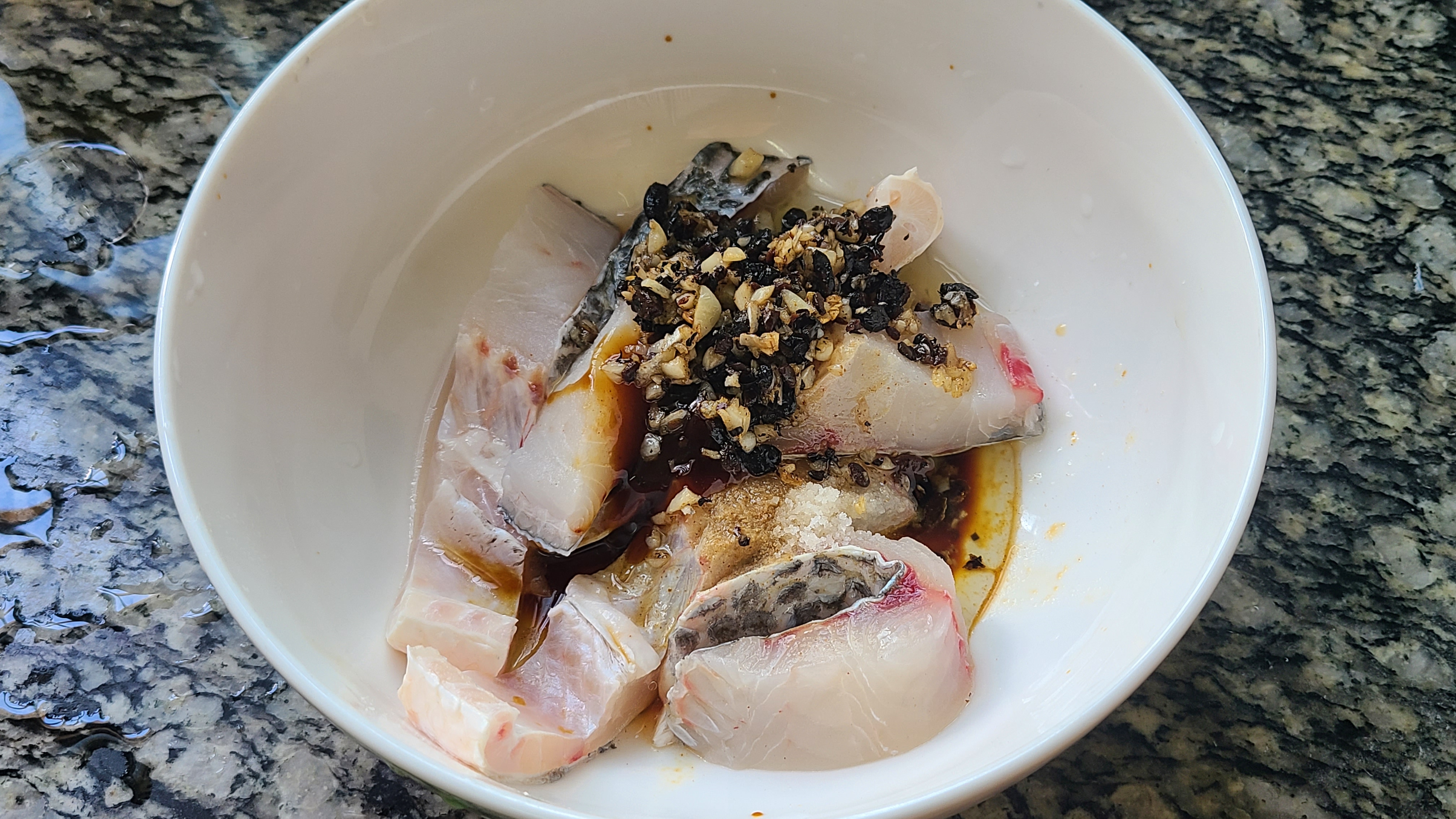 豆腐蒸鱼腩，广东人做出来就是好吃，香味四溢又简单，太下饭