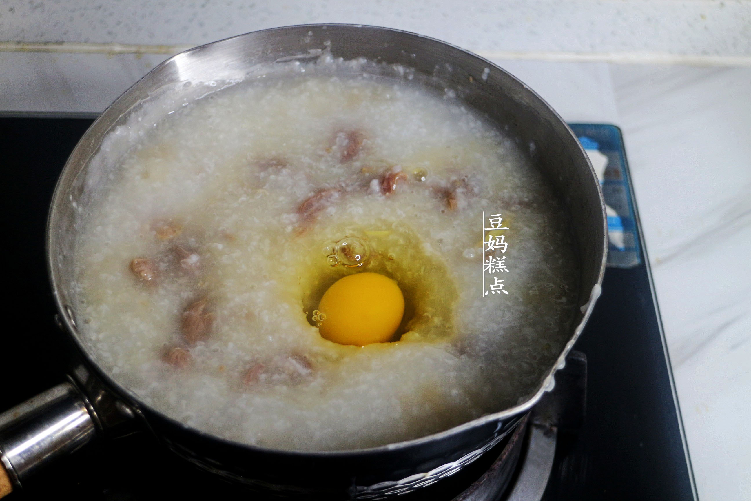 經典廣式牛肉粥的做法，只需10分鐘，肉嫩粥滑