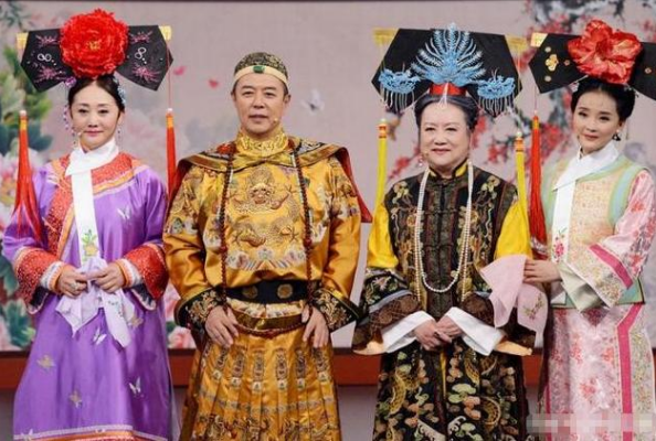 20年前拍还珠格格时，赵薇怀里抱的孩子竟是小沈