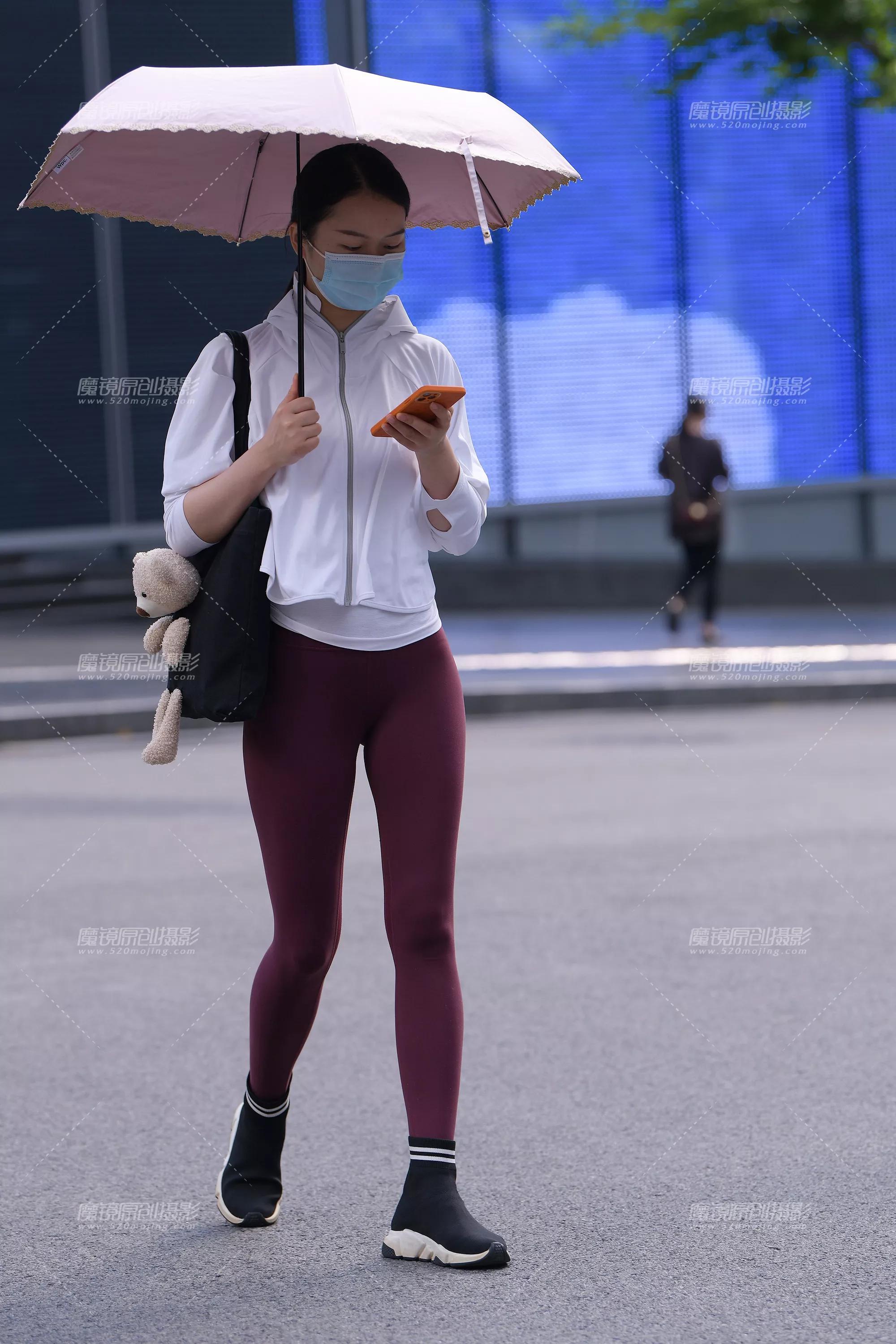 When did yoga pants popular? iNEWS