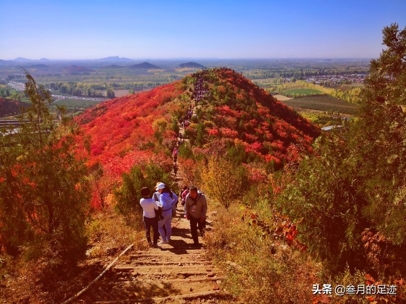 On weekends, check in Shunyi’s free scenic spot, the colorful shallow mountains, the red leaves are beautiful, and there are so many tourists.