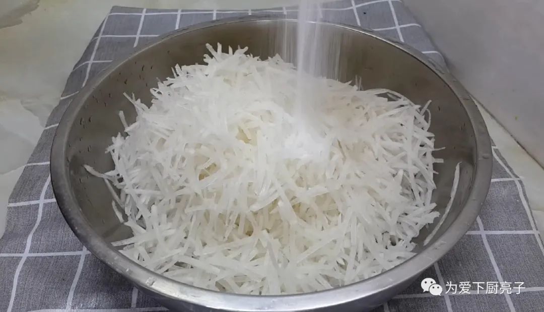 蘿蔔不要包餃子了，筷子一攪，做出創意素丸子，好吃到拿肉都不換