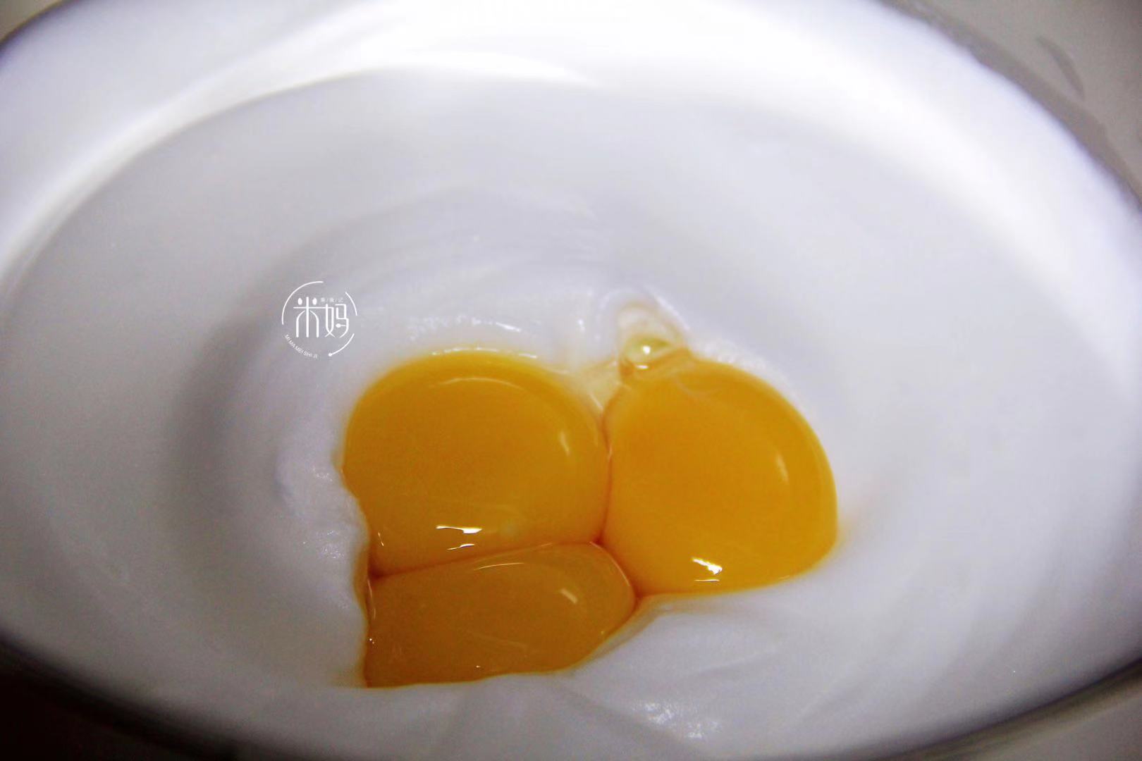 图片[7]-小蛋糕做法步骤图 3个鸡蛋1杯面粉就搞定松软可口又营养-起舞食谱网