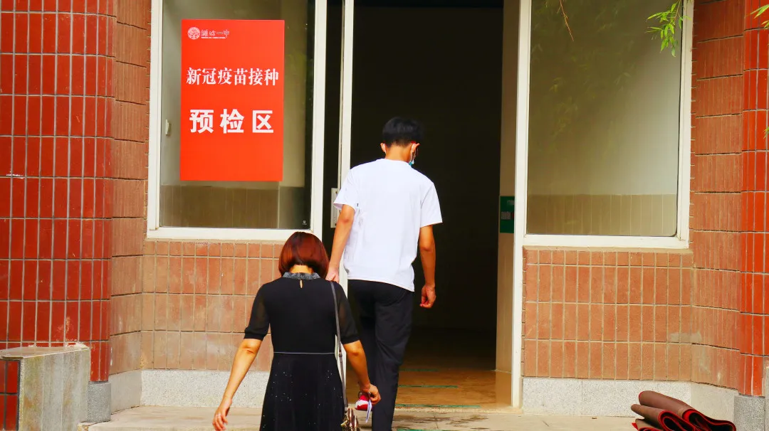 全心守护，筑牢免疫屏障——我校顺利开展学生新冠肺炎疫苗接种