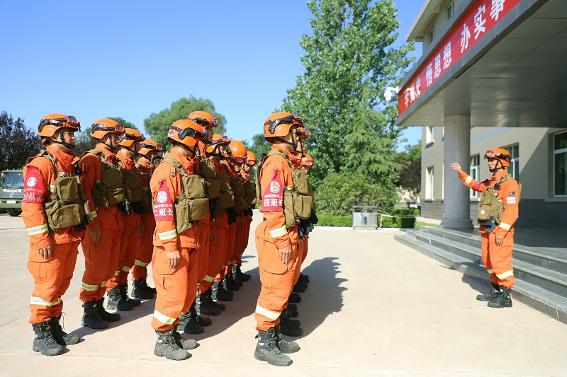 甘肃平凉：聚焦使命任务，纵深推进地震救援专项训练