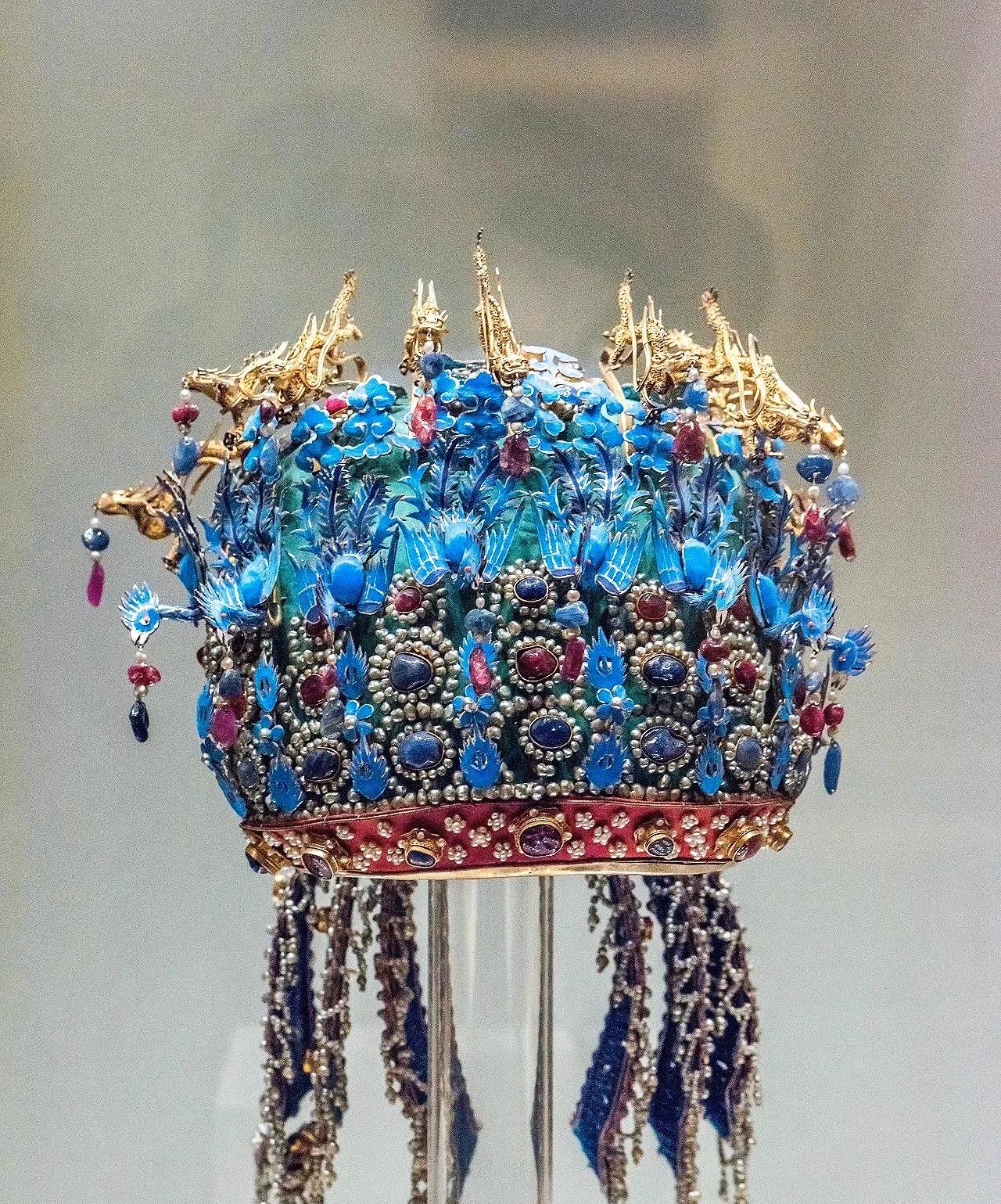 Phoenix crown worn by the Ming Dynasty Empress Xiaoduan. She was the wife  of Emperor Wanli who reigned from 1573 to 1620. The e…