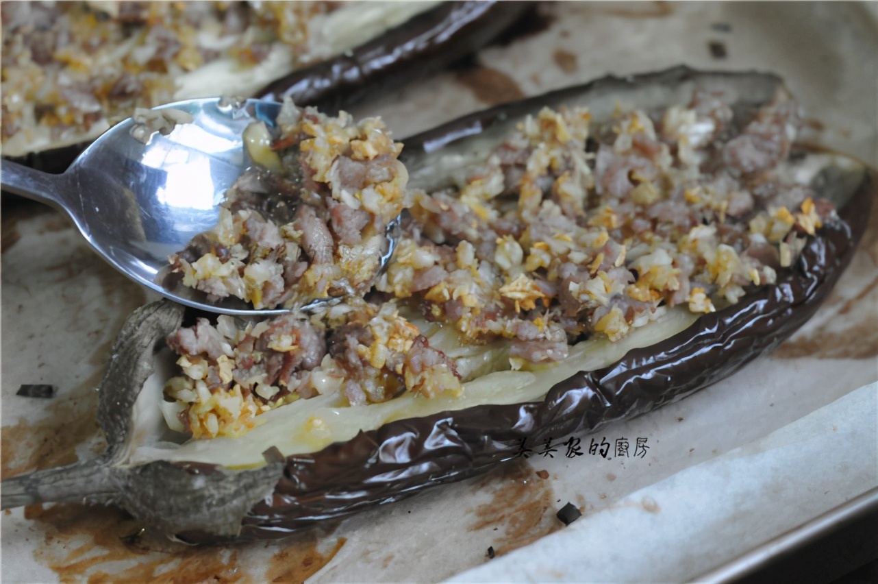 茄子別再炒了，加1把大蒜，不蒸也不炸，鮮嫩入味，少油最健康