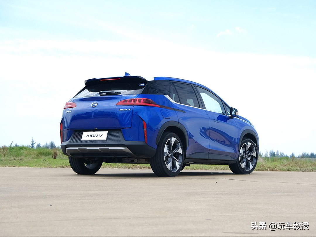 Don't want to serve electric dad? These two new cars under 200,000 are ...