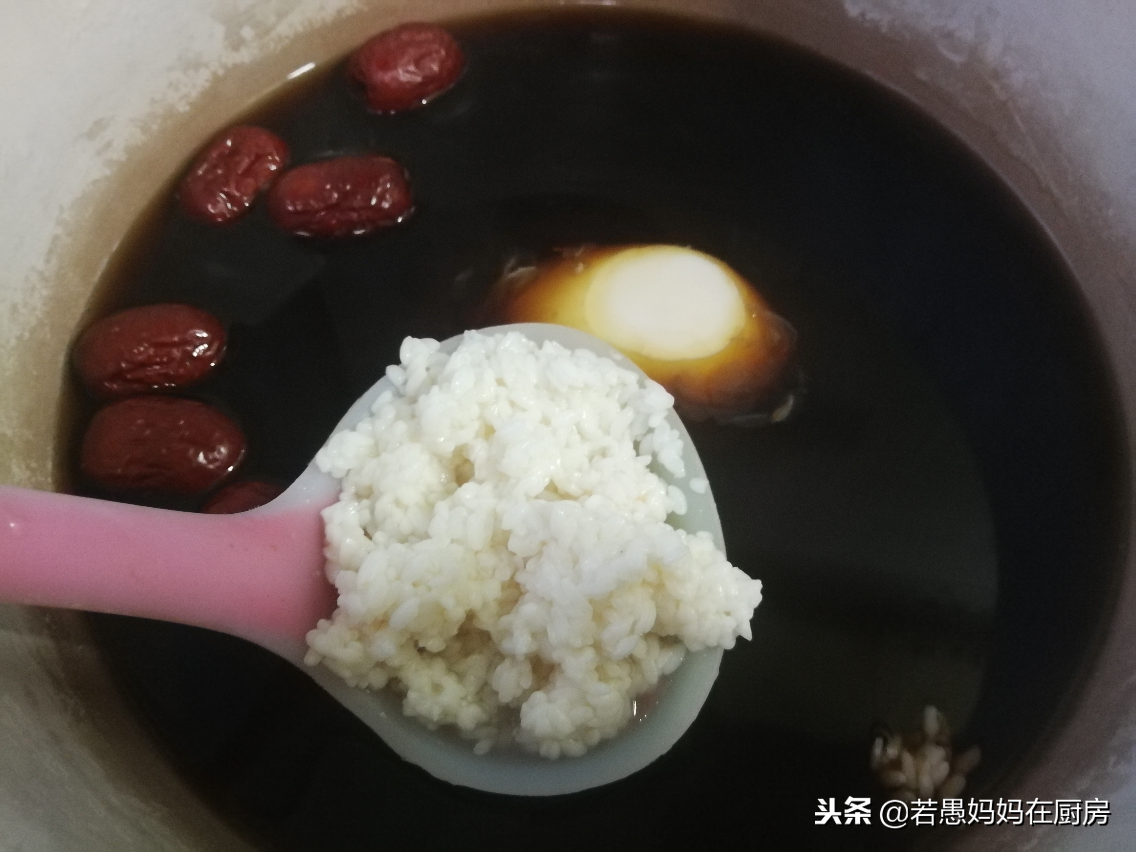紅糖荷包蛋的做法,紅糖荷包蛋的做法步驟