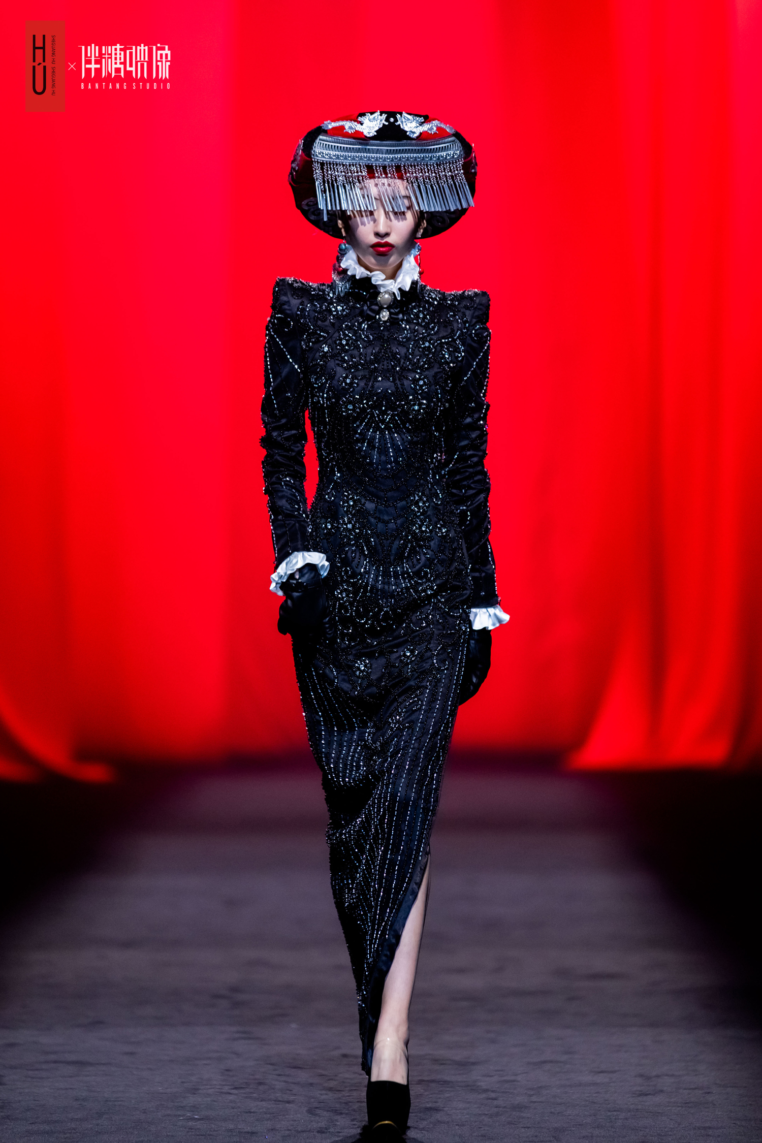 胡社光高级定制全国时尚巡演在武汉红T首演