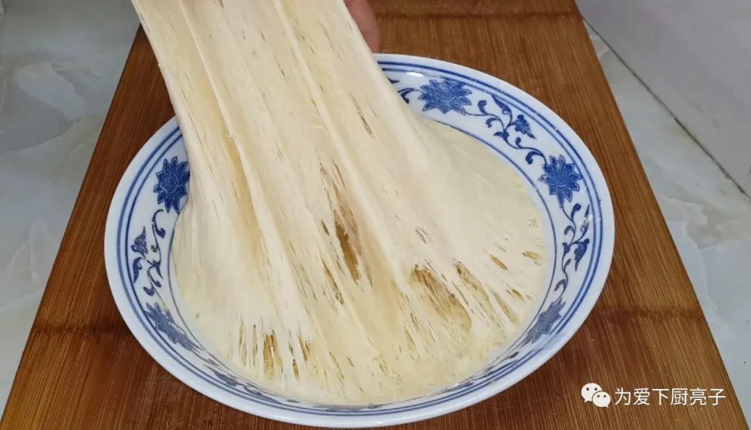 1斤麵粉，1勺白糖，掌握3個技巧，新手也能一次成功，香酥又好吃