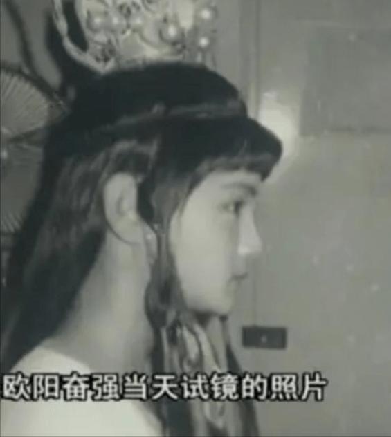 23岁爆红，娶18岁初恋，28岁儿子夭折，欧阳奋强如今怎样了？