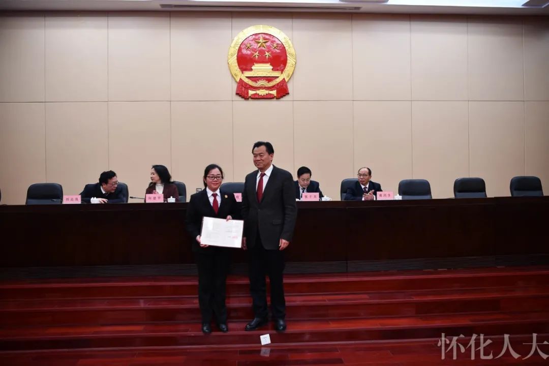 ​市五届人大常委会举行第四十次会议