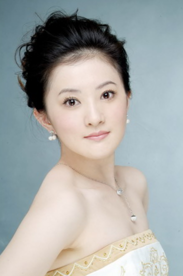 红极一时的"小婉君"，为学业放弃演戏，现40岁还未结婚