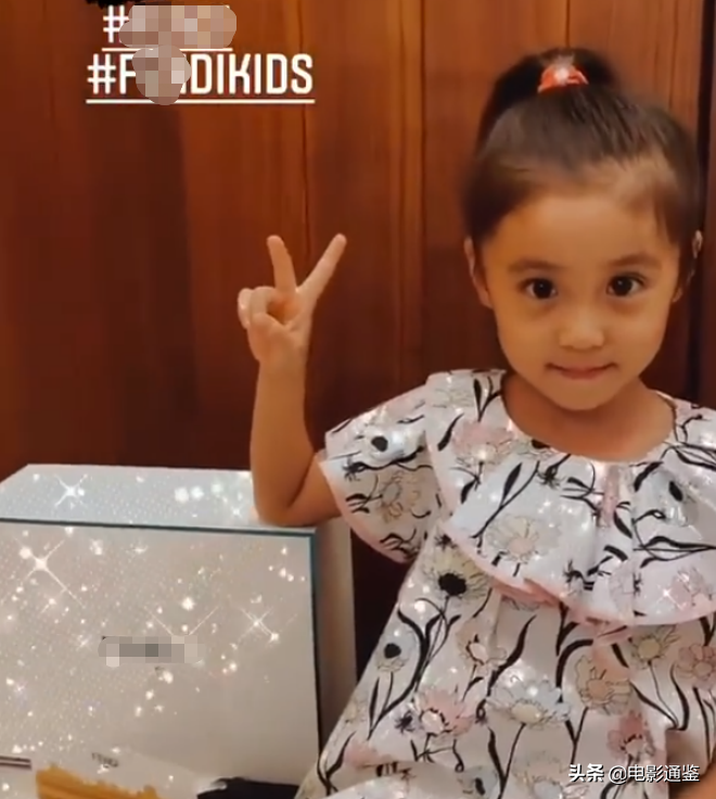 5歲咘咘參加生日趴，鏡頭掃過她的臉，圓臉大眼顏值太可了