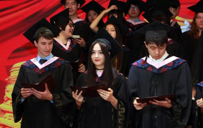 美国关上大门中国留学生赴美被拒签美媒帮中国实现人才归国