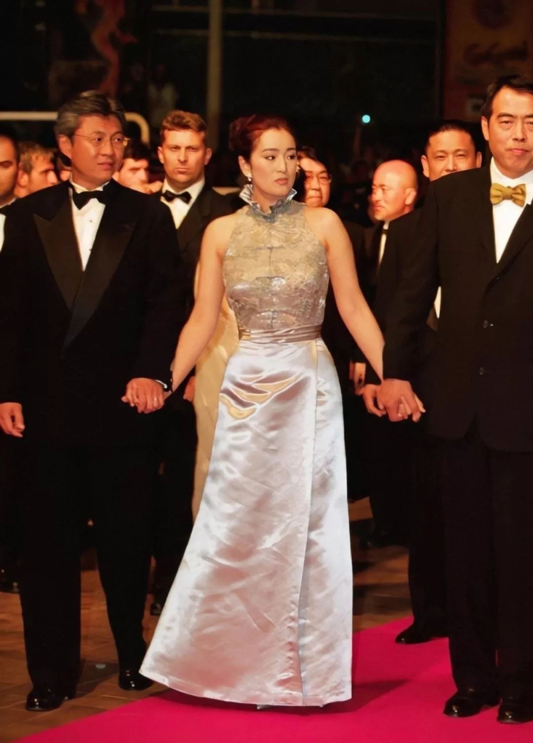 穿旗袍去奥斯卡的巩俐，才是红毯鄙视链的王者