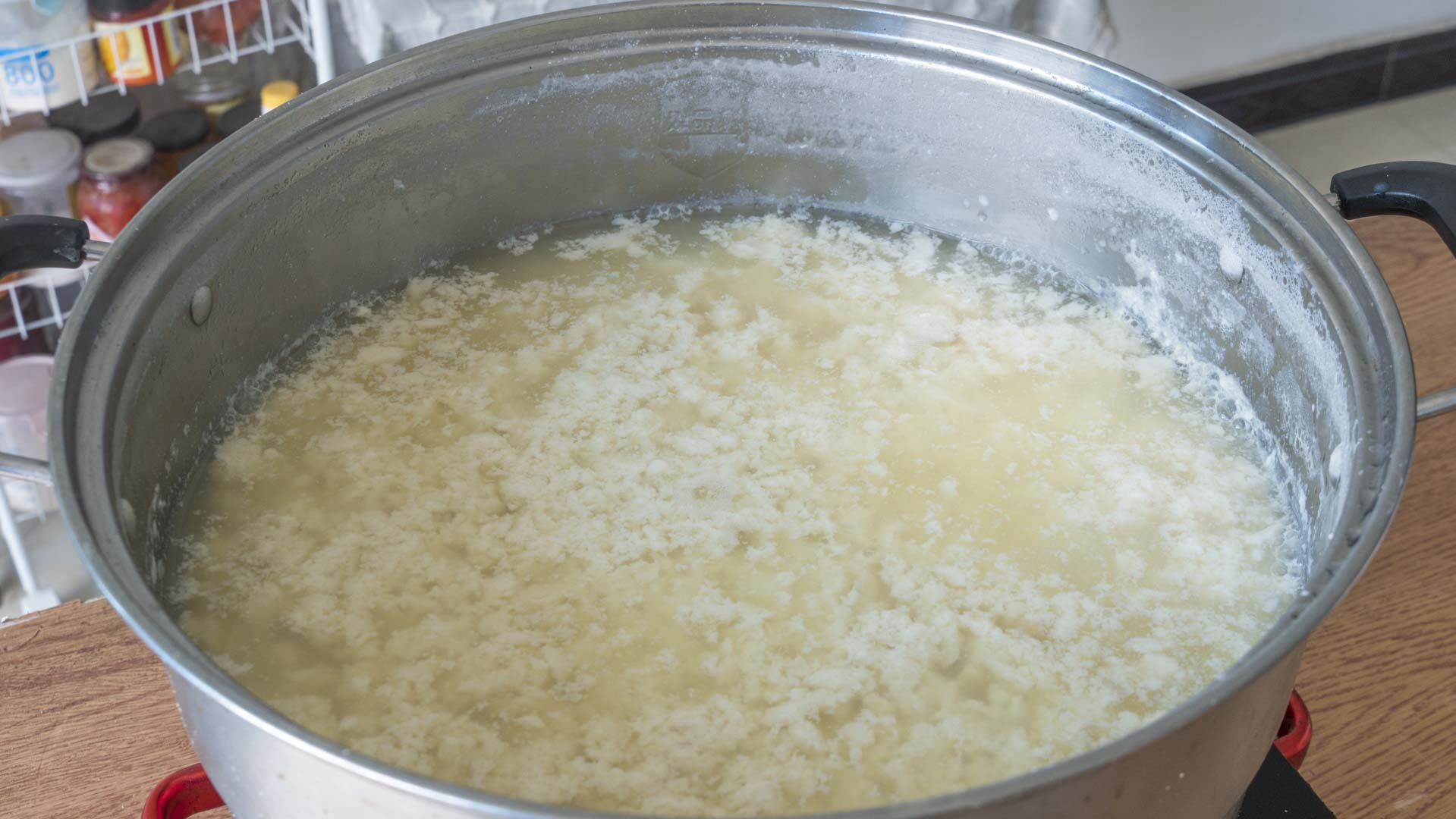 在家做豆腐，2斤黃豆出8斤豆腐，健康零添加，做法簡單又好吃