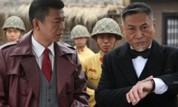 国家一级演员牛犇，住老年公寓自己剪发，儿子