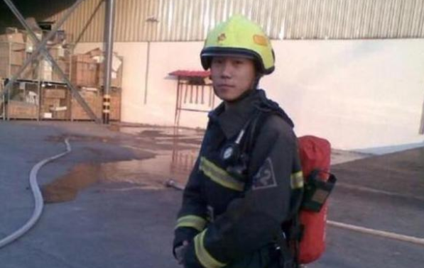 国家一级演员柏青，因病去世千人送别，23岁孙子