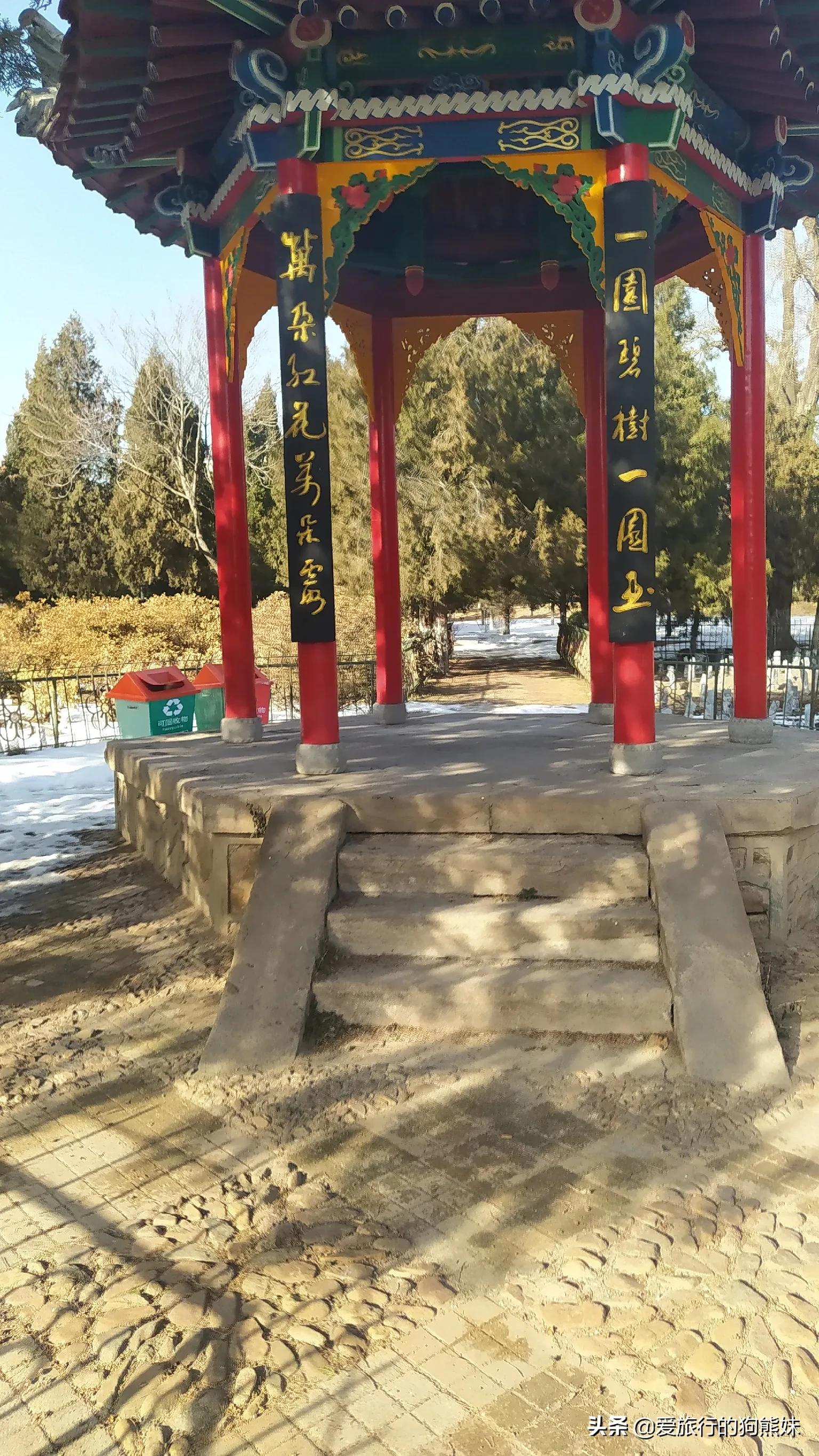 The winter snow scene in Datong Park, the permanent Ferris wheel is ...