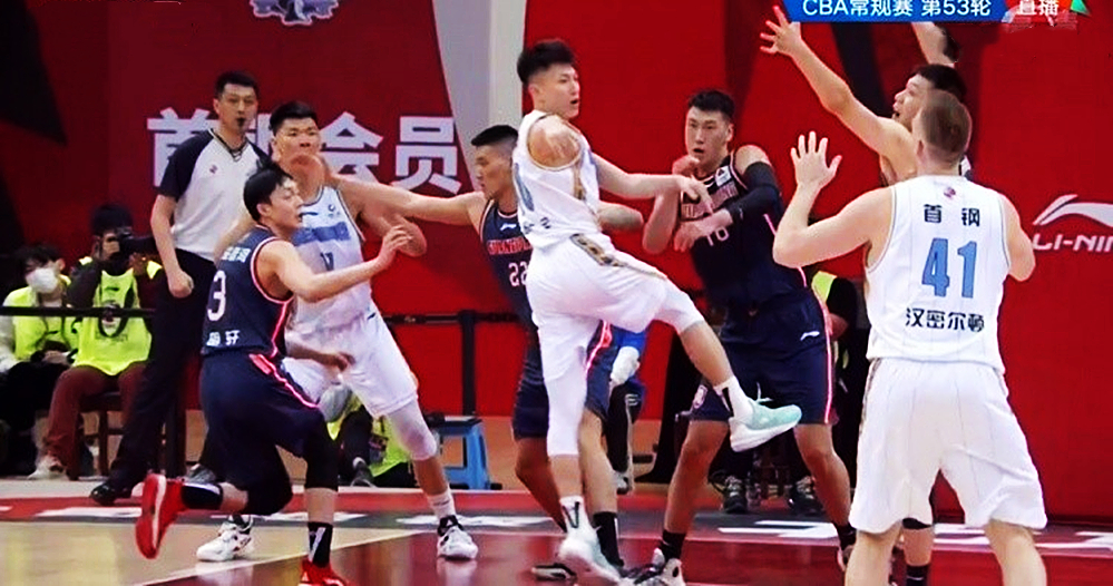 Battle of CBA Beijing another name for Guangdong Province is too hot! Du Feng loses two high-ranking officers 2 times repeatedly, 