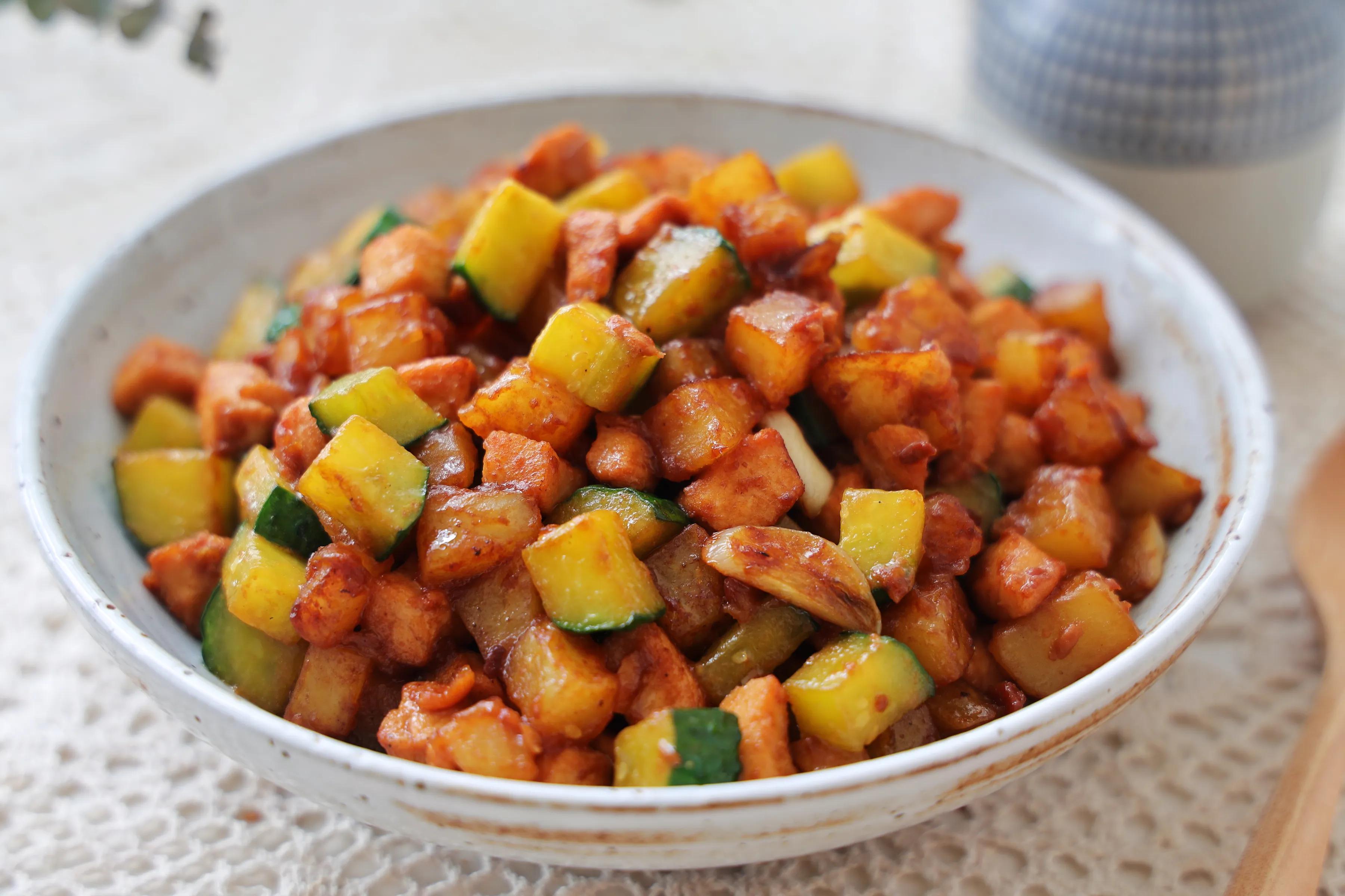 這3樣食材一起炒太下飯了，鮮香味美，低油低脂，2碗米飯不過癮