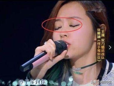 假睫毛有多容易“翻车”？来看看这些女明星的