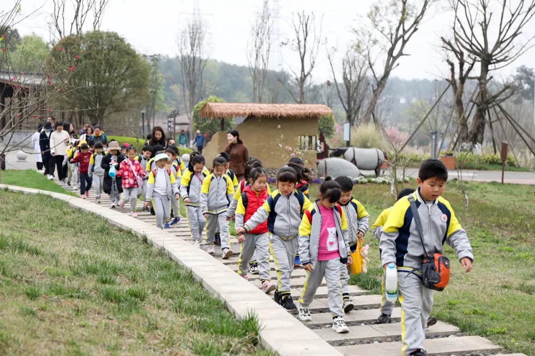 “我们”有一块地这就播种去丨天府新区元音小学劳动实践基地启动