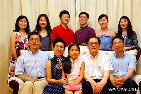 那个用24字育儿观，将6个孩子培育出5个博士的乡村医生，咋样了？