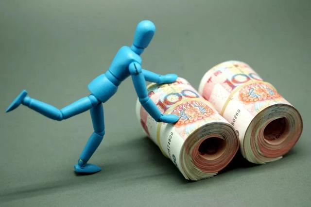 美债突破25万亿！美国疯狂印钞，中国终于出手，