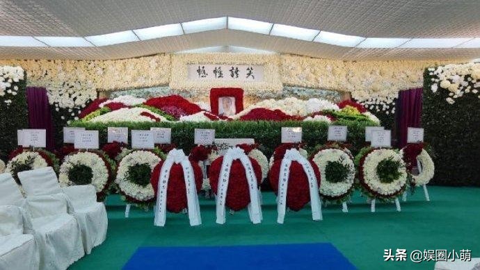 赌王出殡，现场像极了一出《甄嬛传》，三位太