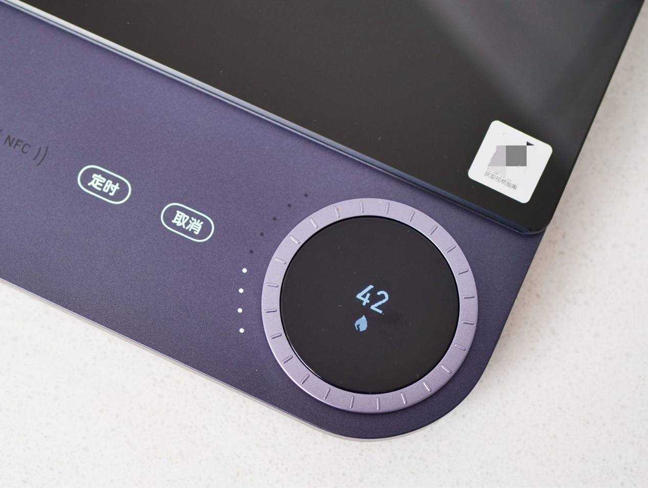 小米做出市面上最薄的電磁爐？厚度只有 2 厘米，還可以教人做菜