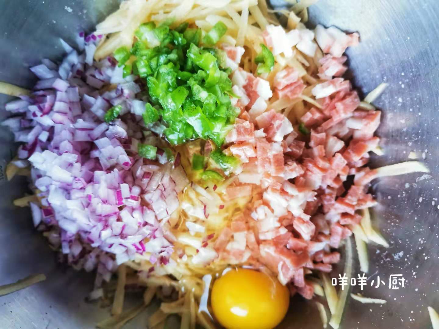 比土豆泥简单，比土豆泥好吃的土豆饼，适合厨房小白的简易早餐饼