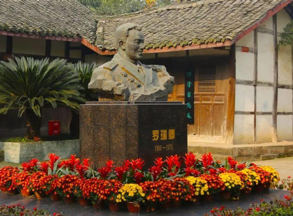 建国后，罗瑞卿下令抓捕一叛徒，称：活要见人
