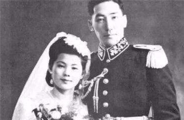 蒋纬国一生结2次婚，后妻年轻漂亮，却难忘前妻