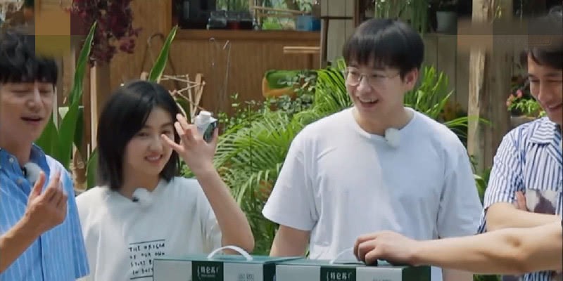 《向往4》首批嘉宾都是关系户，黄磊差别对待，彭昱畅发际线亮了