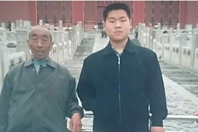 悲惨岳云鹏：因6块钱被骂3小时，台上被曹云金打