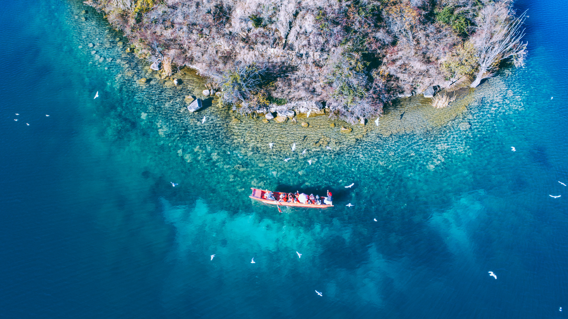 Coming to Lugu Lake will make people wonder if they are willing to forget the time and forget themselves in their dreams