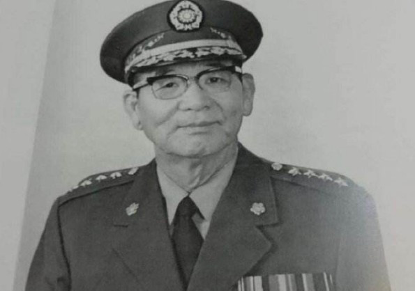 34岁开国少将：被野司首长联名批评，凯旋之后接受8年审查