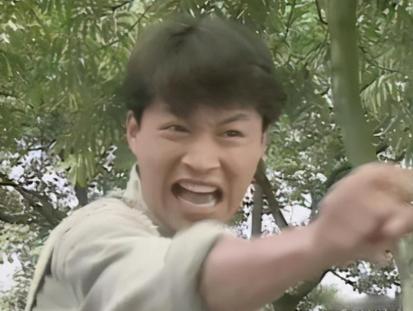 老戏骨马景涛晒粉丝礼物，自谦何德何能？拍照背景意外暴露豪宅