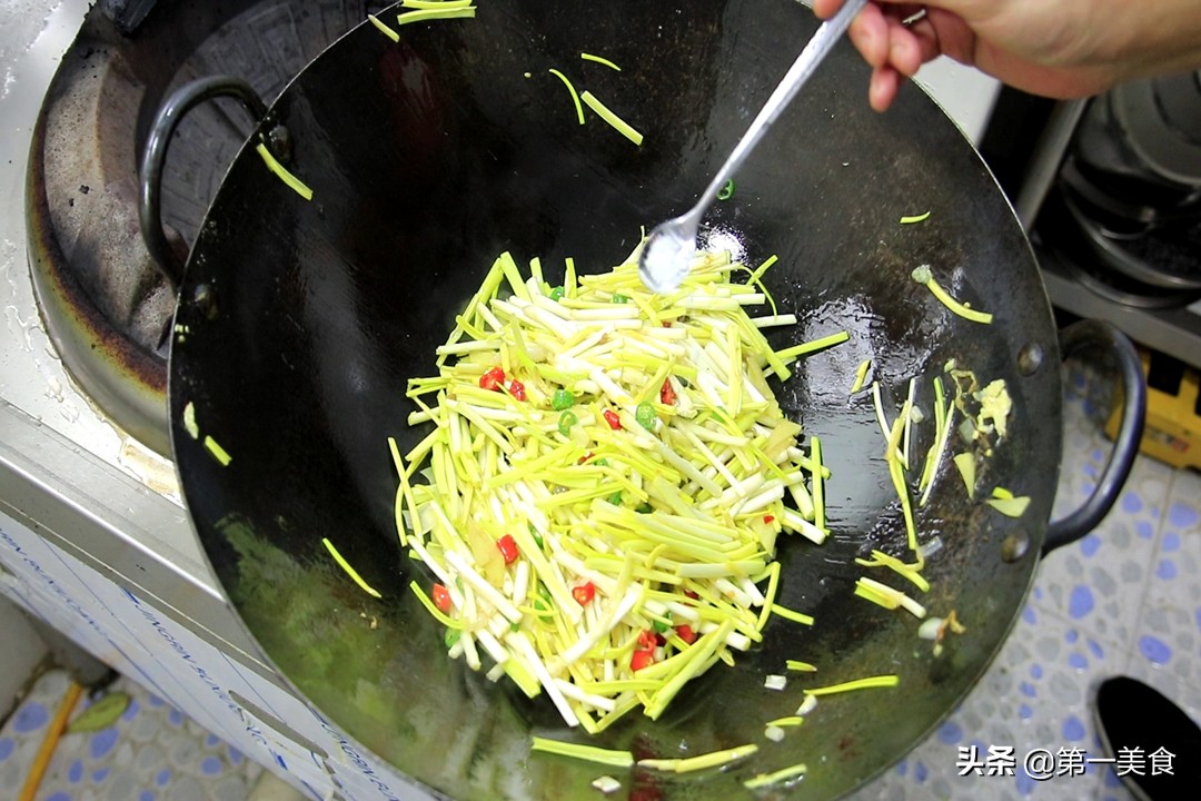 图片[7]-蒜黄炒鸡蛋做法步骤图这2种食材是绝配！大火一翻、2分钟出锅-起舞食谱网