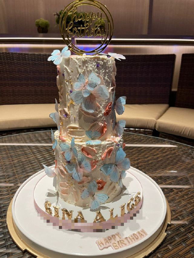 郎朗送大钻戒为娇妻庆生，吉娜晒合照高调撒糖，夫妻比心对视甜齁