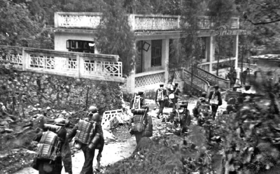 对越反击战胜利在即，副师长回国途中遭暗杀，