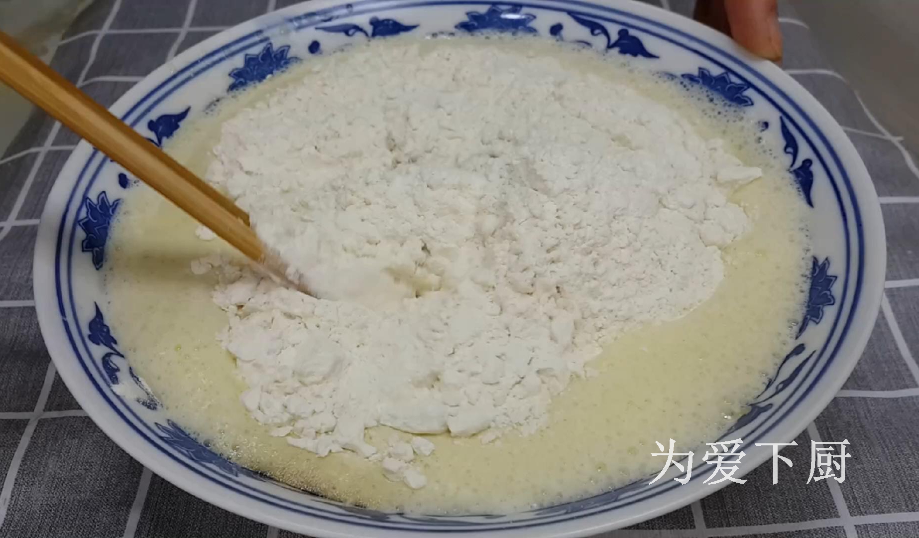 發糕別直接蒸著吃了，加2個蘋果，鬆軟香甜，保證孩子愛吃不挑食