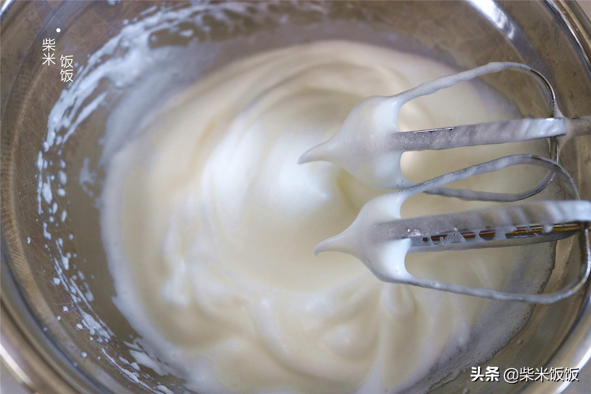 4個雞蛋，一瓶奶油，教你做孩子喜歡的盒子蛋糕，好看又好吃