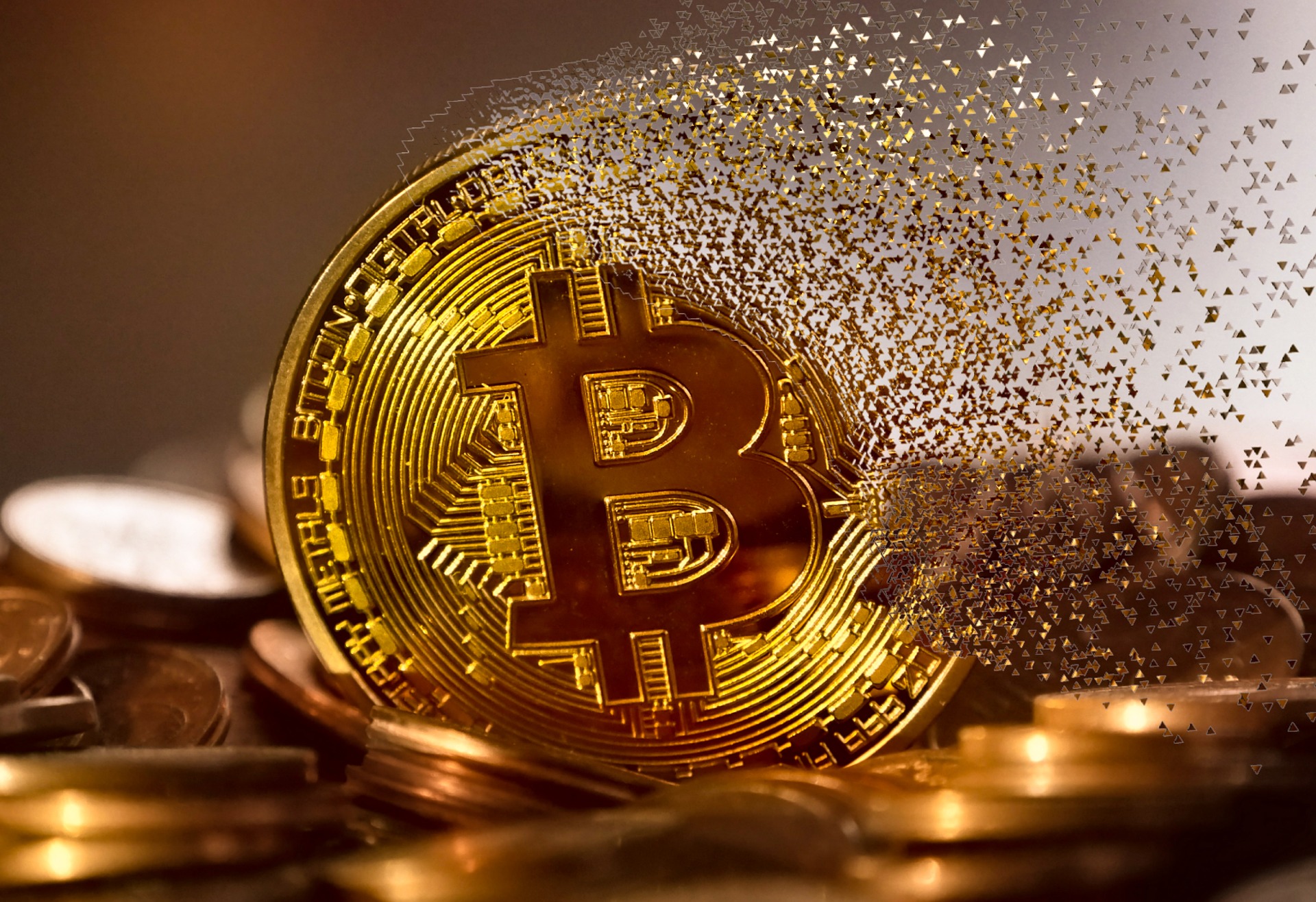 比特币减半，并没有应声上涨，比特币以太坊接下会怎么走