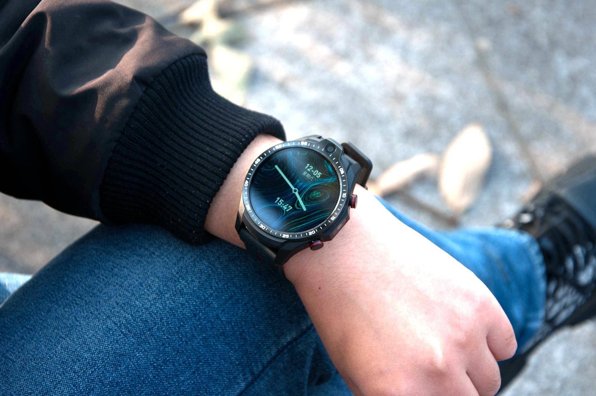 Jeep黑骑士智能手表：高清双摄独立通话，自带64G超大空间