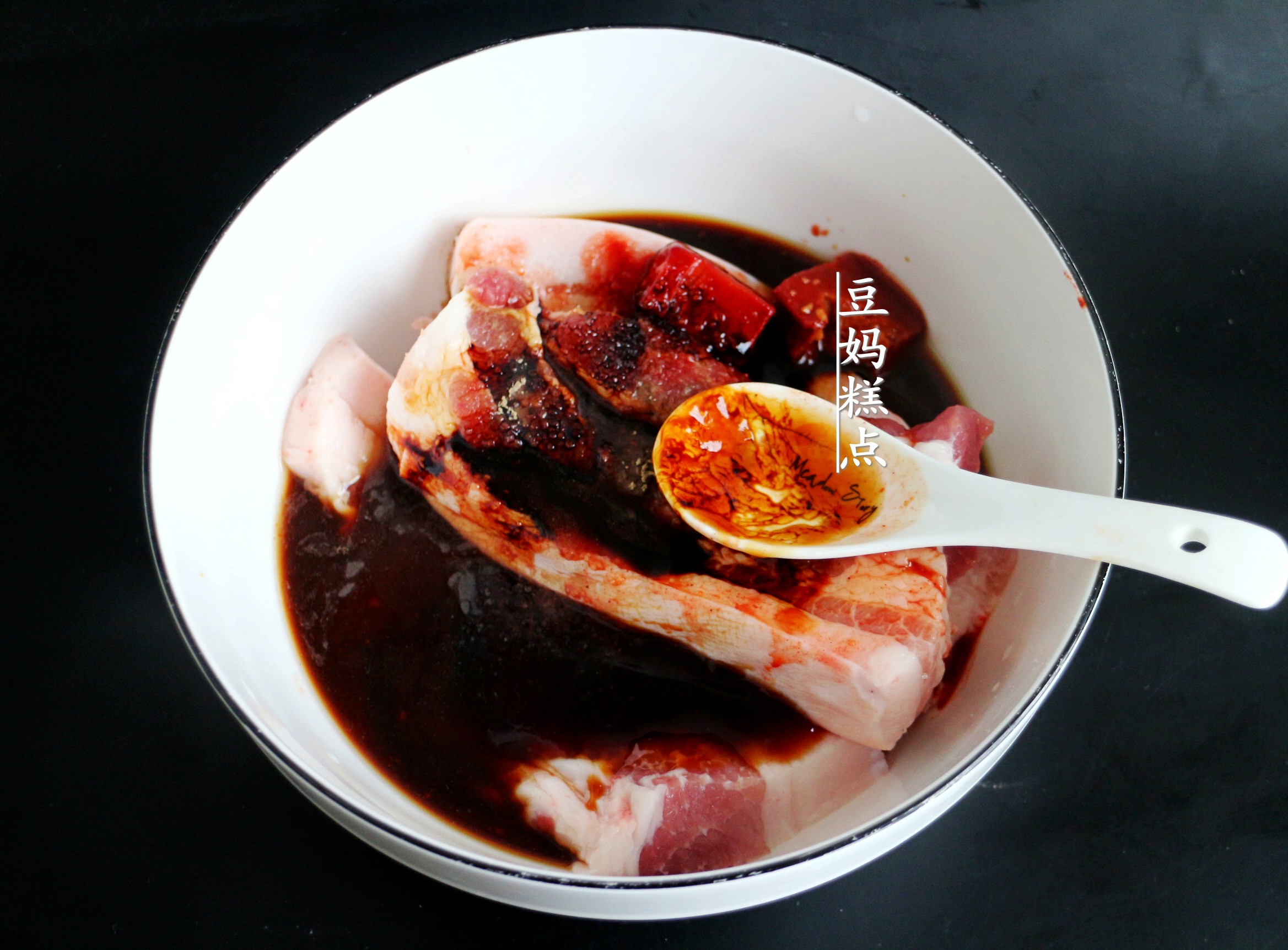 週末在家，用平底鍋給孩子做“叉燒肉”，神仙美味